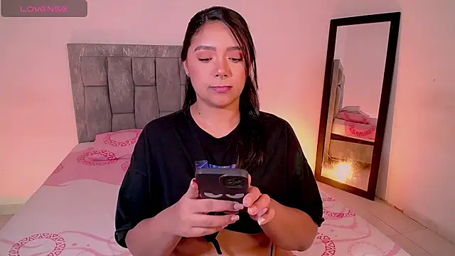 DIANEE 01 online show from February 22, 1:18 am