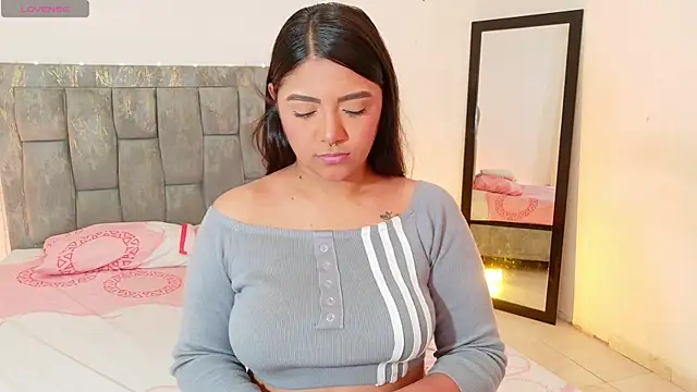 Snapshot of DIANEE_01 chatting on May 31, 9:27 pm DIANEE 01 online show from May 31, 9:27 pm