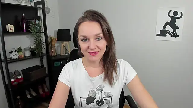 AliciaDesire online show from December 18, 2:49 pm