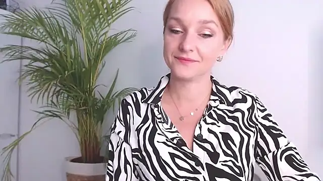 AliciaDesire online show from October 17, 5:54 am