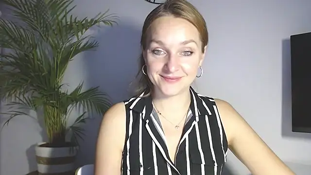 AliciaDesire online show from December 3, 7:16 am