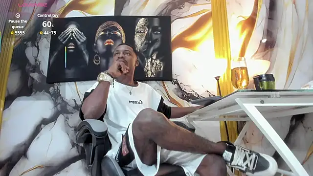 Snapshot of Thomas_shelbys chatting on November 12, 1:06 am Thomas shelbys online show from November 12, 1:06 am