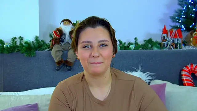 Snapshot of MaryMurray chatting on December 28, 5:44 am MaryMurray online show from December 28, 5:44 am