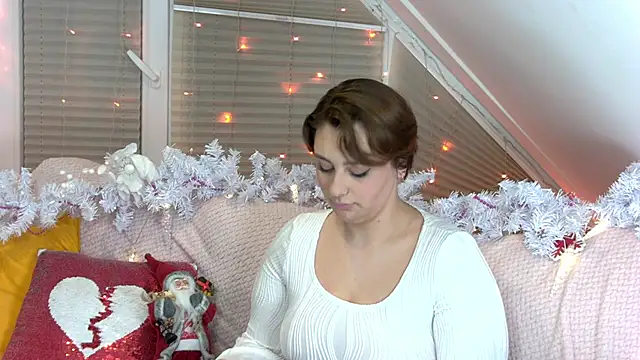 Snapshot of MaryMurray chatting on December 30, 10:34 pm MaryMurray online show from December 30, 10:34 pm