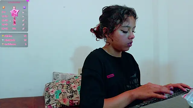 clydexxxbunny online show from December 29, 5:42 am