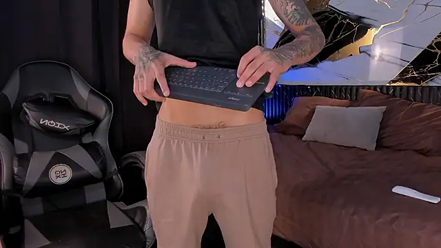 kyle smithxx online show from January 18, 12:03 am