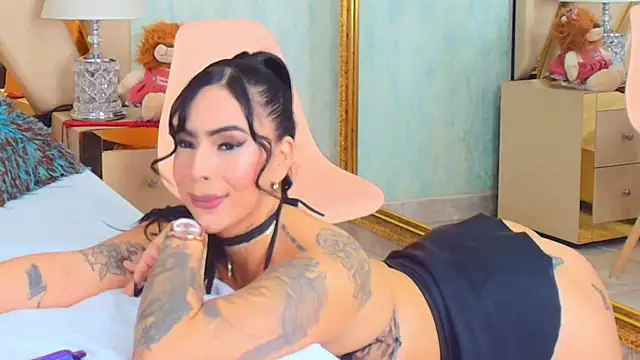 GiahDaniels online show from February 22, 12:05 am