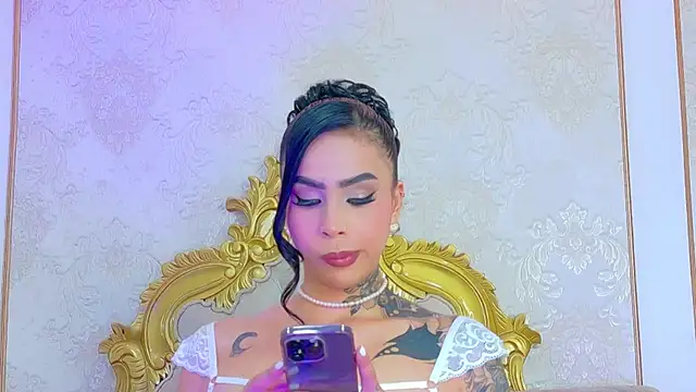 GiahDaniels online show from May 19, 3:18 pm