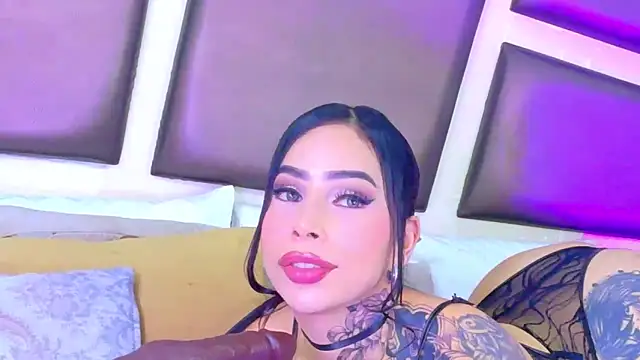 GiahDaniels online show from May 21, 4:08 am