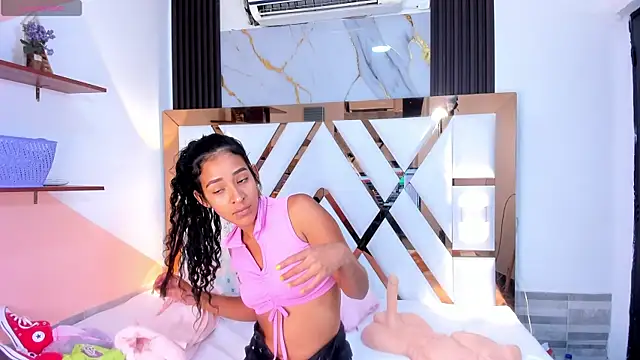 Snapshot of amberr_sweett69 chatting on January 30, 6:43 pm amberr sweett69 online show from January 30, 6:43 pm