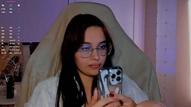 Snapshot of _Sweetie_ chatting on April 6, 3:46 pm Sweetie online show from April 6, 3:46 pm