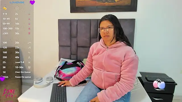 Vahiolet smith online show from July 30, 10:58 am