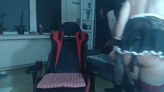 Snapshot of EiskalterEngel74 chatting on December 8, 1:56 am EiskalterEngel74 online show from December 8, 1:56 am