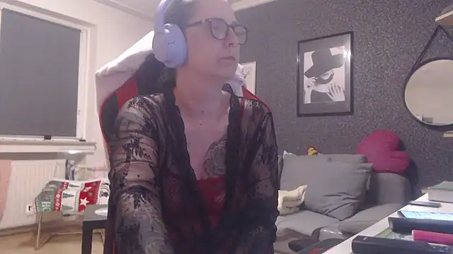 Snapshot of EiskalterEngel74 chatting on December 30, 8:15 pm EiskalterEngel74 online show from December 30, 8:15 pm