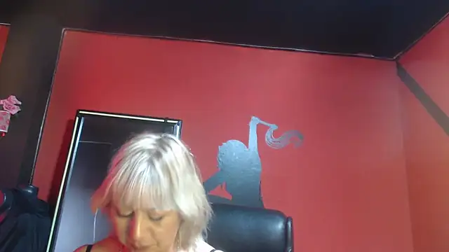 KLOE PIELL online show from December 16, 8:03 pm