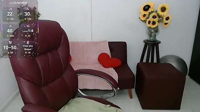 Ghada milf online show from April 28, 10:15 pm