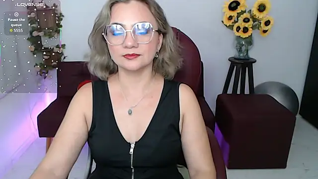 Ghada milf online show from May 2, 8:03 pm
