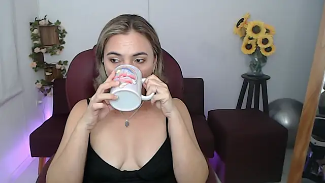 Ghada milf online show from May 17, 9:44 pm