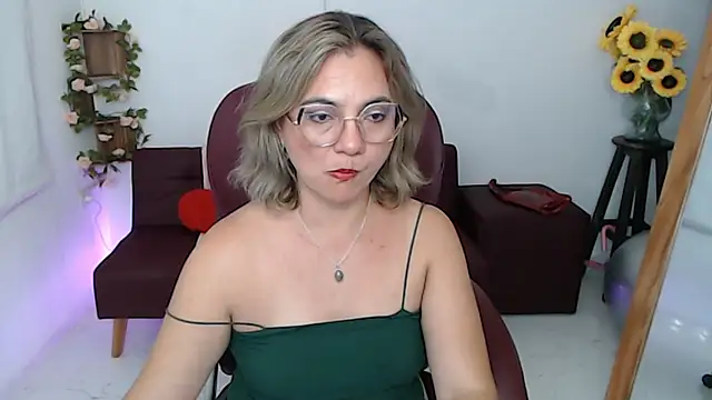 Ghada milf online show from May 25, 11:00 pm
