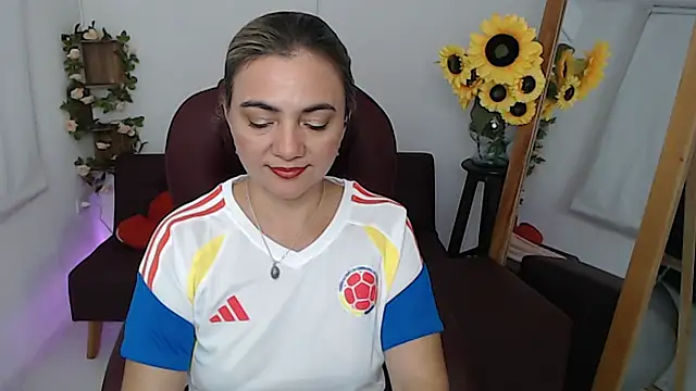 Ghada milf online show from June 17, 10:43 pm