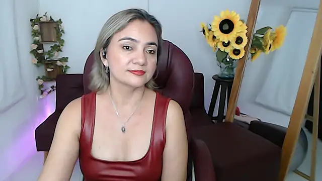 Ghada milf online show from July 16, 11:00 pm