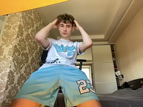 Snapshot of Mike_severi2 chatting on April 6, 6:03 am Mike severi2 online show from April 6, 6:03 am