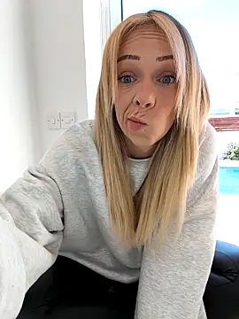 Snapshot of Lexa_xoxo chatting on February 25, 8:02 am Lexa xoxo online show from February 25, 8:02 am