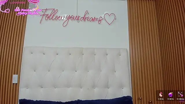 Snapshot of MartinaWestt chatting on July 11, 1:08 am MartinaWestt online show from July 11, 1:08 am