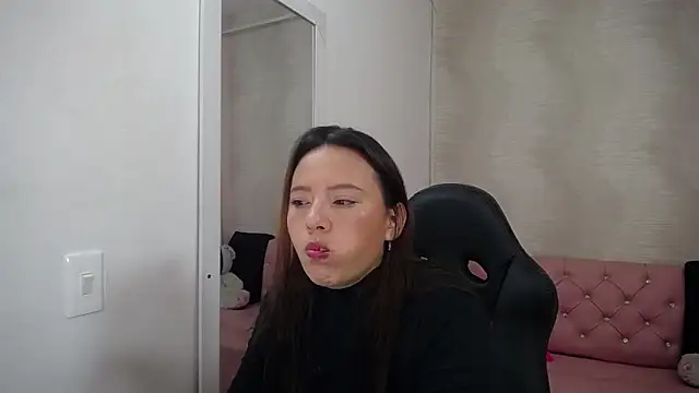 Snapshot of lauraguzman chatting on February 22, 3:01 am lauraguzman online show from February 22, 3:01 am