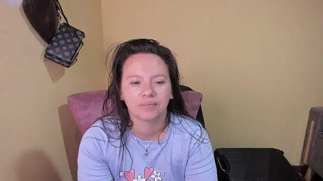 lauraguzman online show from May 30, 6:32 am