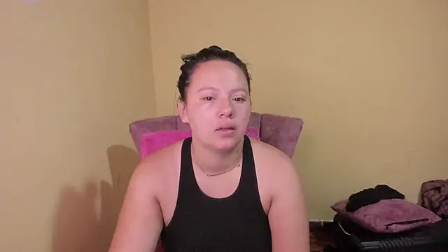 lauraguzman online show from June 11, 3:59 am