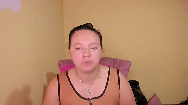 lauraguzman online show from July 14, 2:38 am