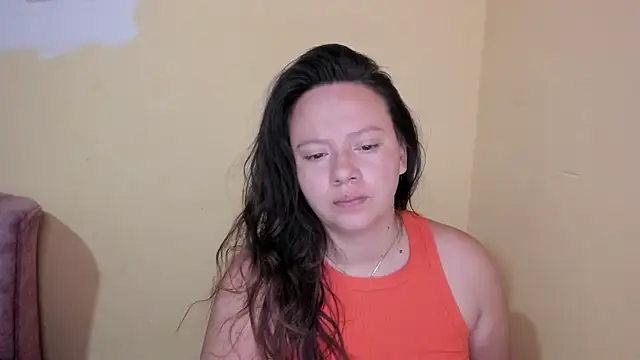 lauraguzman online show from July 27, 3:57 am