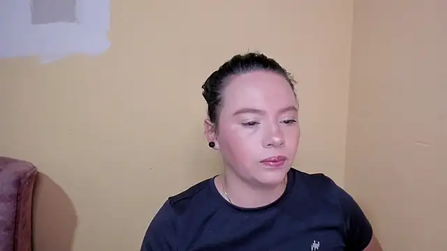 lauraguzman online show from July 31, 3:17 am