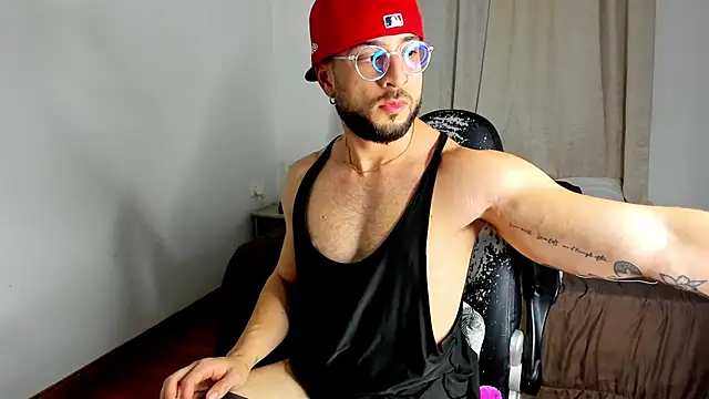 Snapshot of dafboy1 chatting on October 16, 2:23 am dafboy1 online show from October 16, 2:23 am