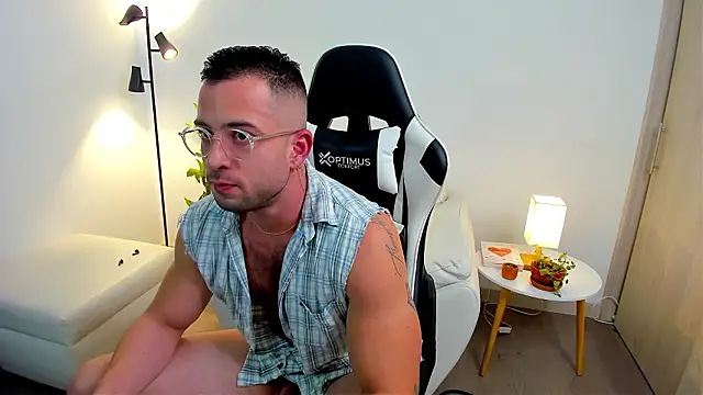 Snapshot of dafboy1 chatting on March 13, 7:31 pm dafboy1 online show from March 13, 7:31 pm