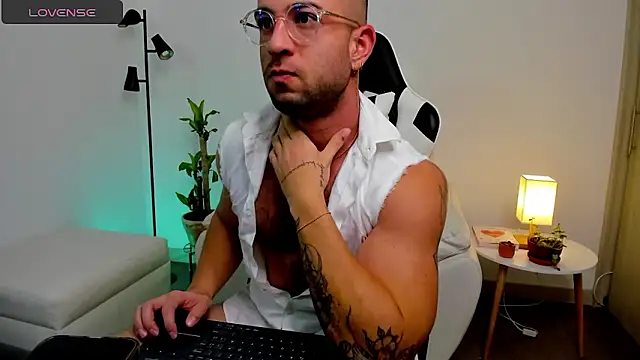 Snapshot of dafboy1 chatting on March 15, 10:32 am dafboy1 online show from March 15, 10:32 am