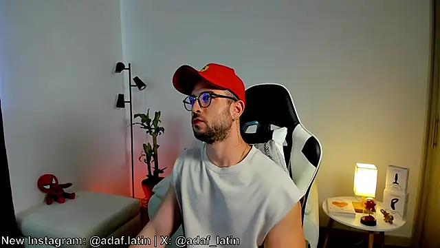 dafboy1 online show from June 4, 6:36 pm
