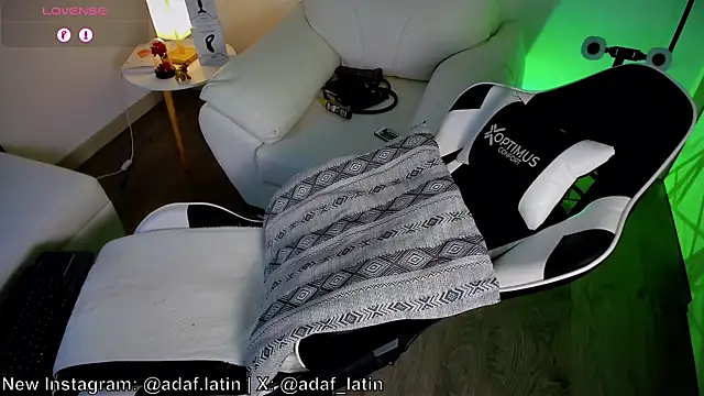 dafboy1 online show from July 15, 11:54 pm