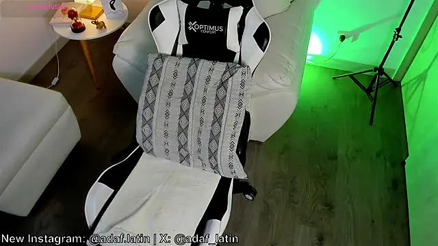 dafboy1 online show from August 3, 1:16 pm