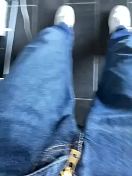 tomlolala online show from October 4, 9:40 am