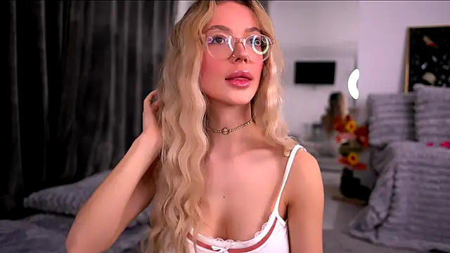 Snapshot of KylieJoyce chatting on November 28, 9:28 pm KylieJoyce online show from November 28, 9:28 pm