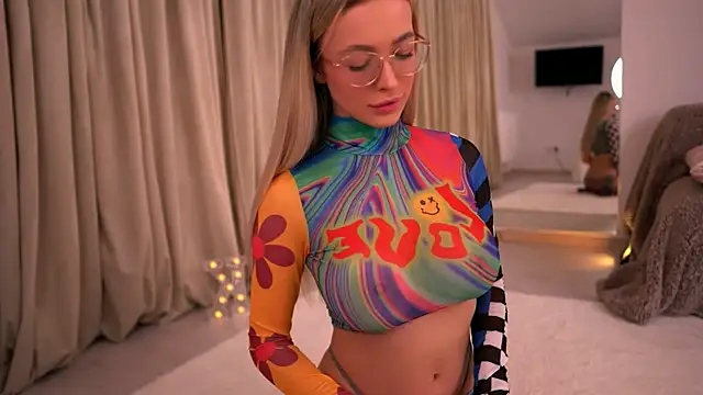 KylieJoyce online show from April 27, 8:18 pm