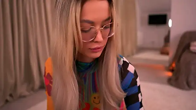 KylieJoyce online show from May 30, 8:17 pm