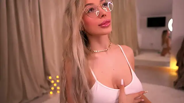 KylieJoyce online show from June 11, 8:07 pm