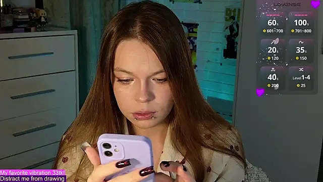 ValBae online show from September 29, 8:02 pm