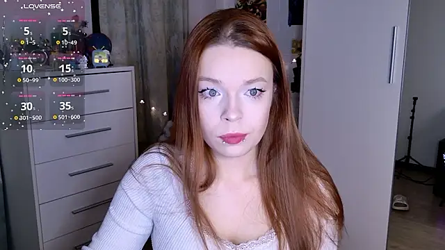 ValBae online show from February 4, 10:15 pm