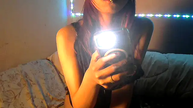 Snapshot of Mint_Minty chatting on January 8, 3:03 pm Mint Minty online show from January 8, 3:03 pm