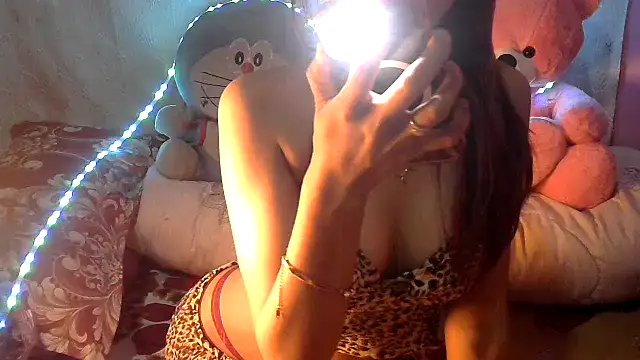 Snapshot of Mint_Minty chatting on February 7, 8:56 pm Mint Minty online show from February 7, 8:56 pm