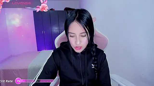 Snapshot of Tinylottie chatting on March 8, 6:01 pm Tinylottie online show from March 8, 6:01 pm